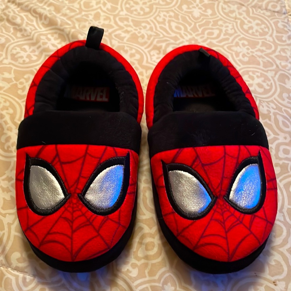 Spider-Man slippers boys size :9/10